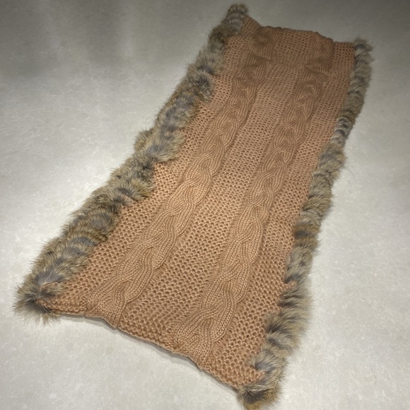 New Rudsak Authentic Rabbit Fur & Knit
Infinity Scarf neutral without tags⭐️⭐️⭐️ - Picture 12 of 17